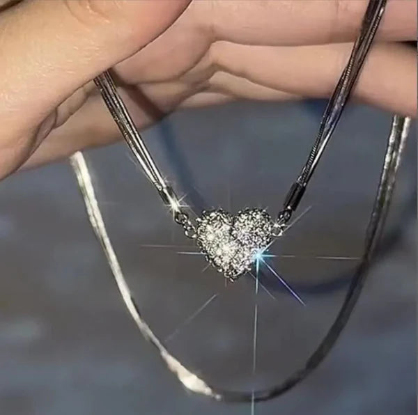 Collar de Corazón Magnético con Diamantes®